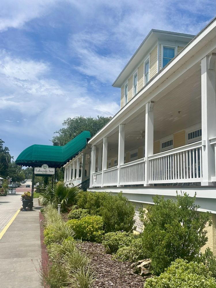 The expansive front porch at the Lakeside Inn in historic Mount Dora.