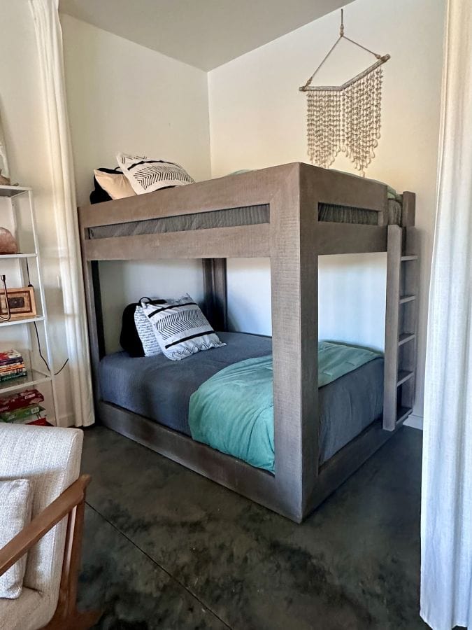 The bunk room tucked into an alcove off the living room at a Beaver Lake Arkansas Airbnb.