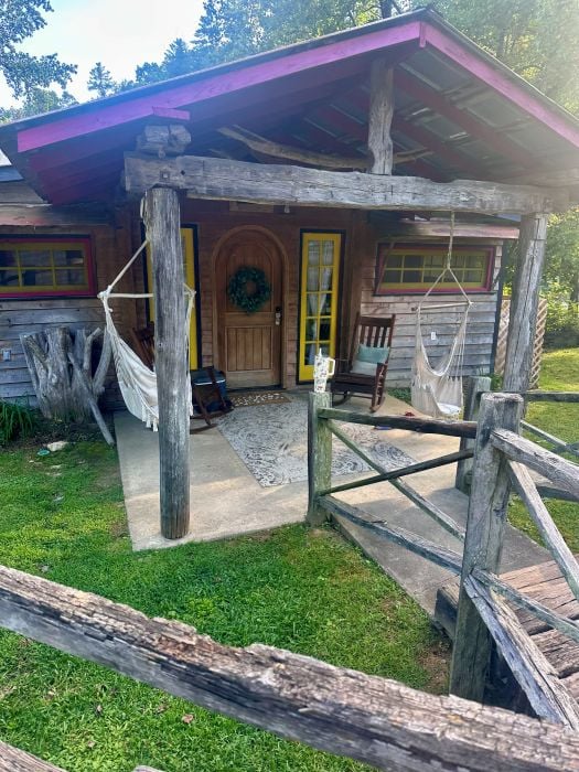 The exterior of Firefly cabin at Brown Mountain Beach Resort